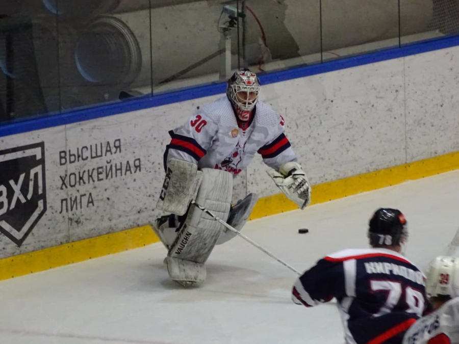 «Кристалл» забросил шесть шайб в ворота чемпиона Лиги