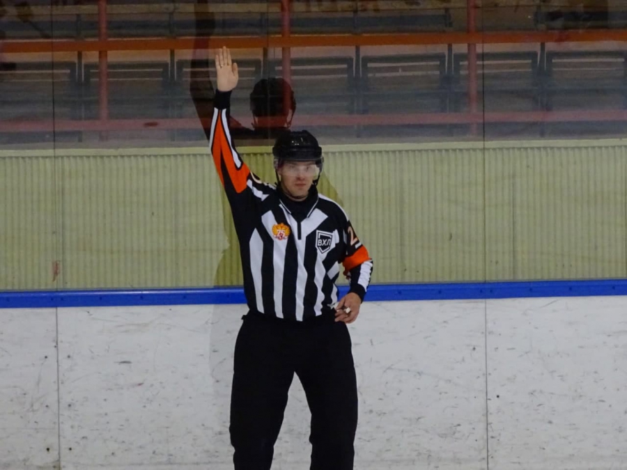 «Кристалл» вытеснил чемпиона Лиги из зоны плей-офф