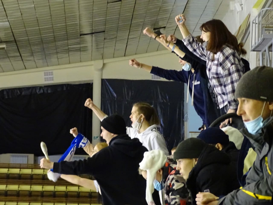 «Кристалл» вытеснил чемпиона Лиги из зоны плей-офф