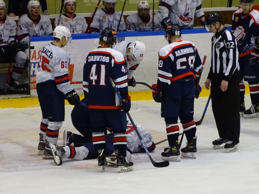 «Кристалл» вытеснил чемпиона Лиги из зоны плей-офф