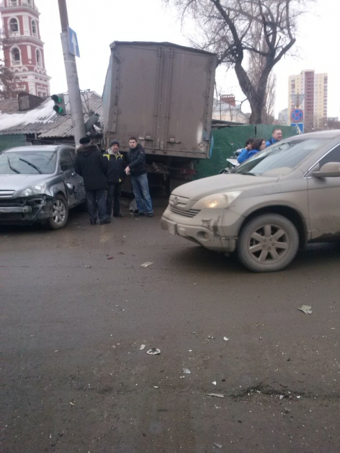 ДТП на Симбирской. Хозяину разрушенного дома помешали разобраться с водителем