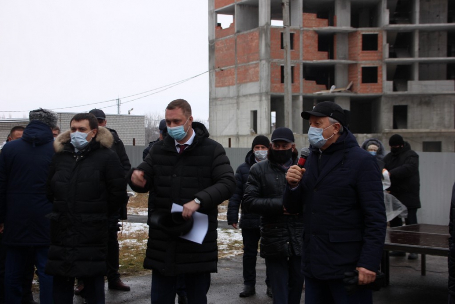 На стройплощадке ЖК «Победа» Радаев и Бусаргин назвали суммы выплат дольщикам