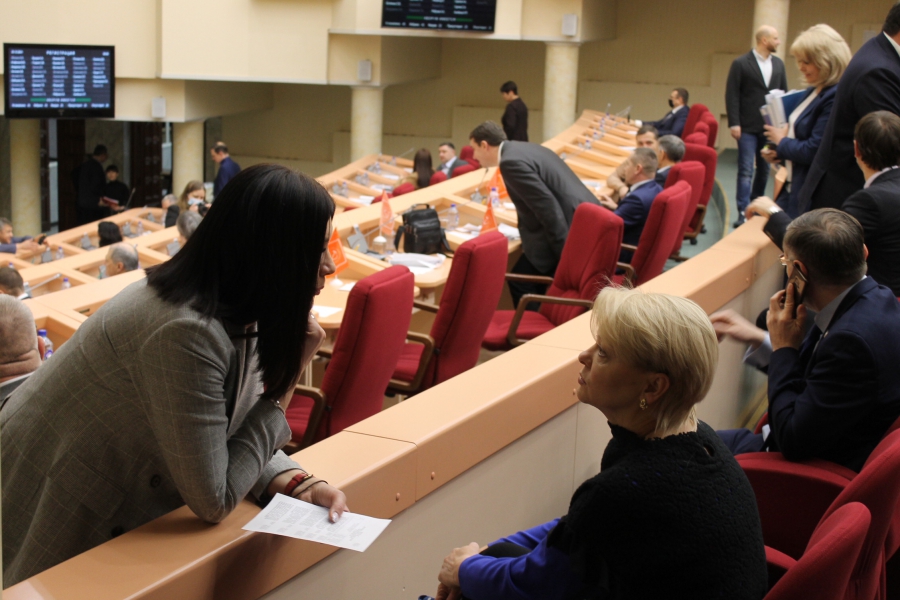 Дефицит бюджета Саратовской области удалось сократить почти на 10 млрд рублей