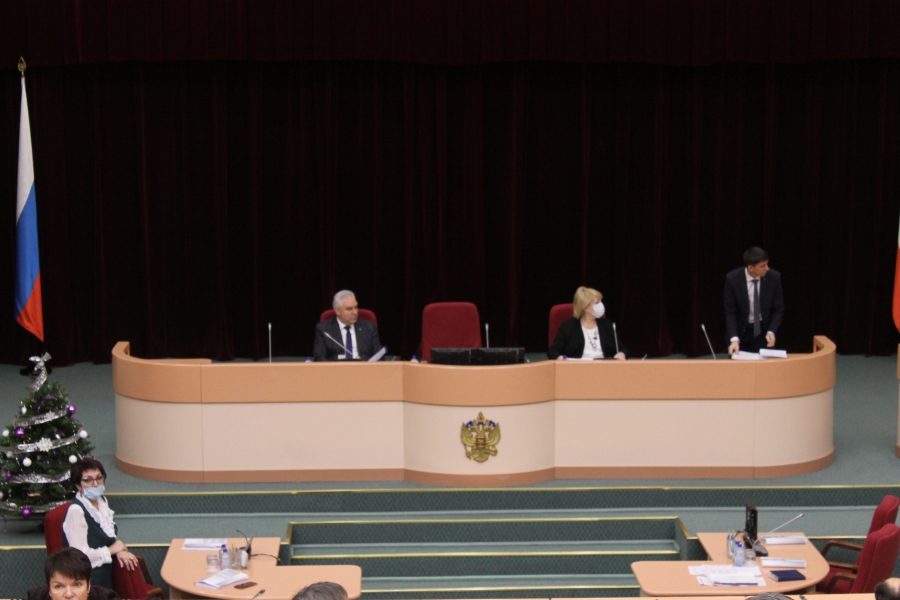 Дефицит бюджета Саратовской области удалось сократить почти на 10 млрд рублей