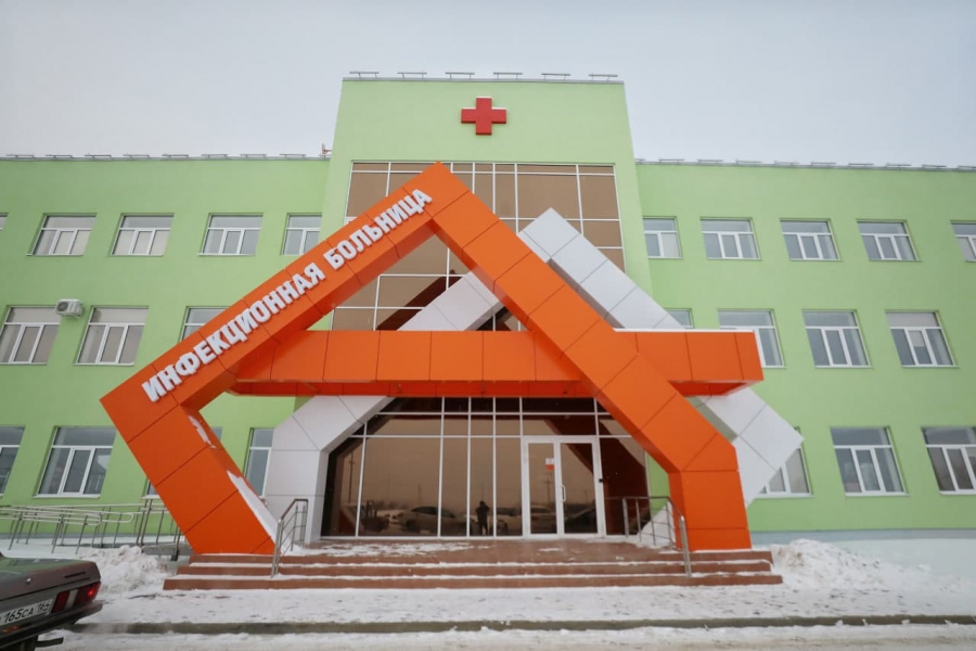 Главврачи оценили оснащенность новой инфекционной больницы в Саратове