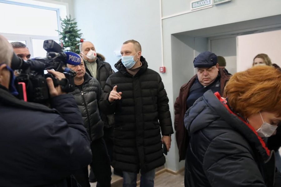Главврачи оценили оснащенность новой инфекционной больницы в Саратове