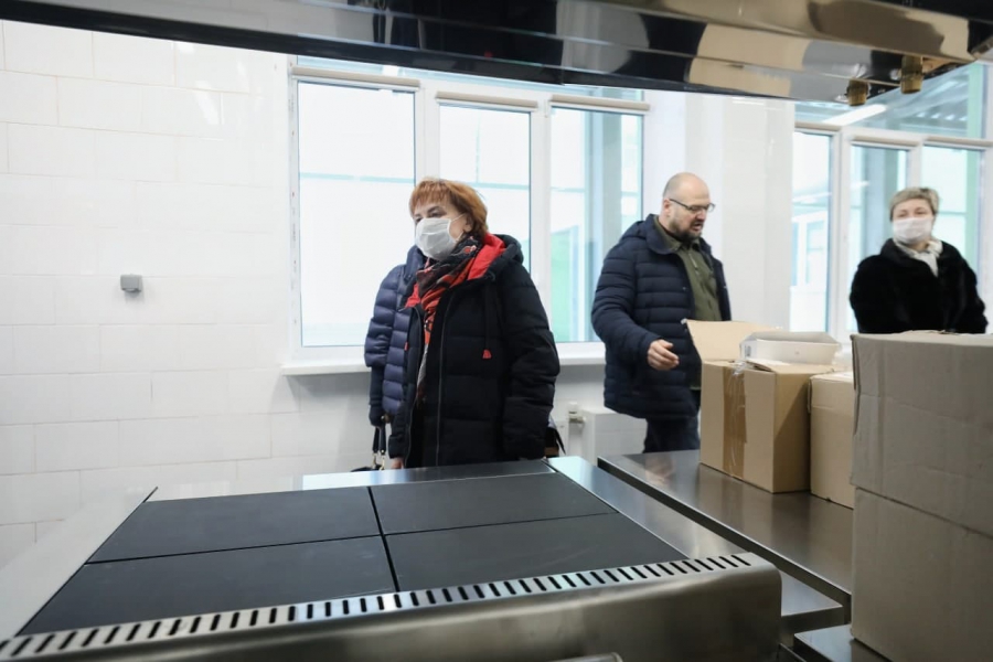 Главврачи оценили оснащенность новой инфекционной больницы в Саратове