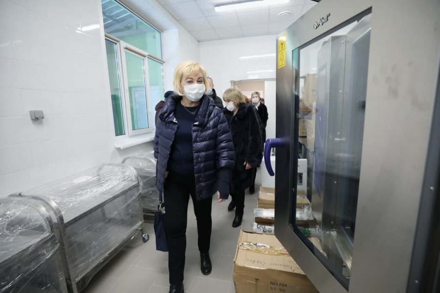 Главврачи оценили оснащенность новой инфекционной больницы в Саратове