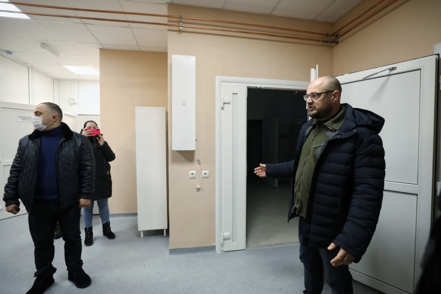 Главврачи оценили оснащенность новой инфекционной больницы в Саратове