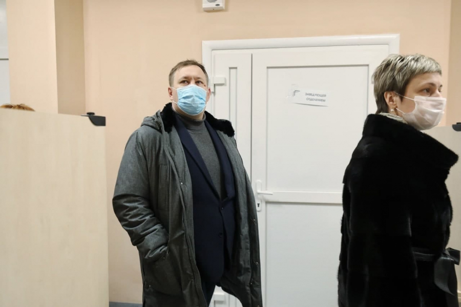 Главврачи оценили оснащенность новой инфекционной больницы в Саратове