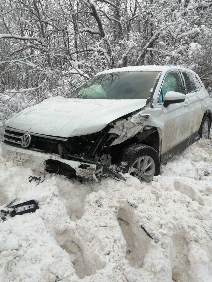 На Кумысной поляне столкнулись кроссовер и «Калина». Госпитализированы 2 девочки и женщина