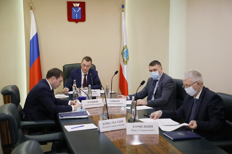 Бусаргин: Ненормально, когда председатель правительства становится прорабом на стройке