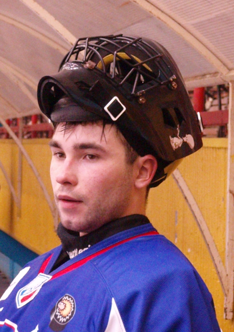 «Кристалл» с трудом обыграл своих болельщиков