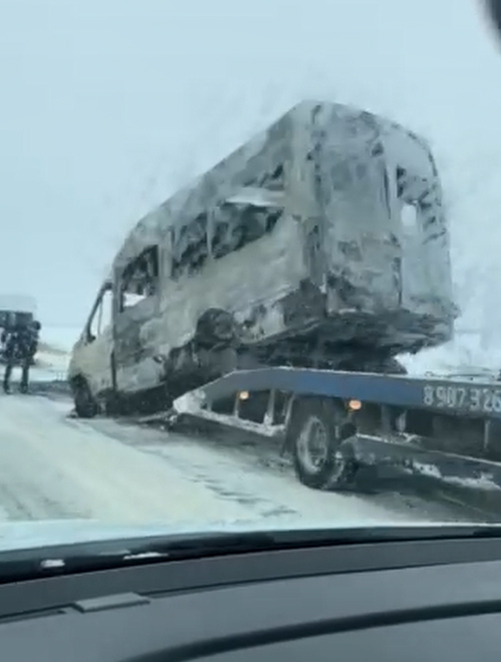 На трассе сгорел пассажирский микроавтобус Саратов-Балтай