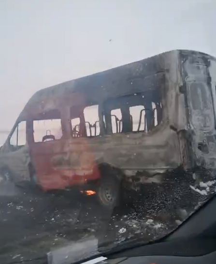На трассе сгорел пассажирский микроавтобус Саратов-Балтай