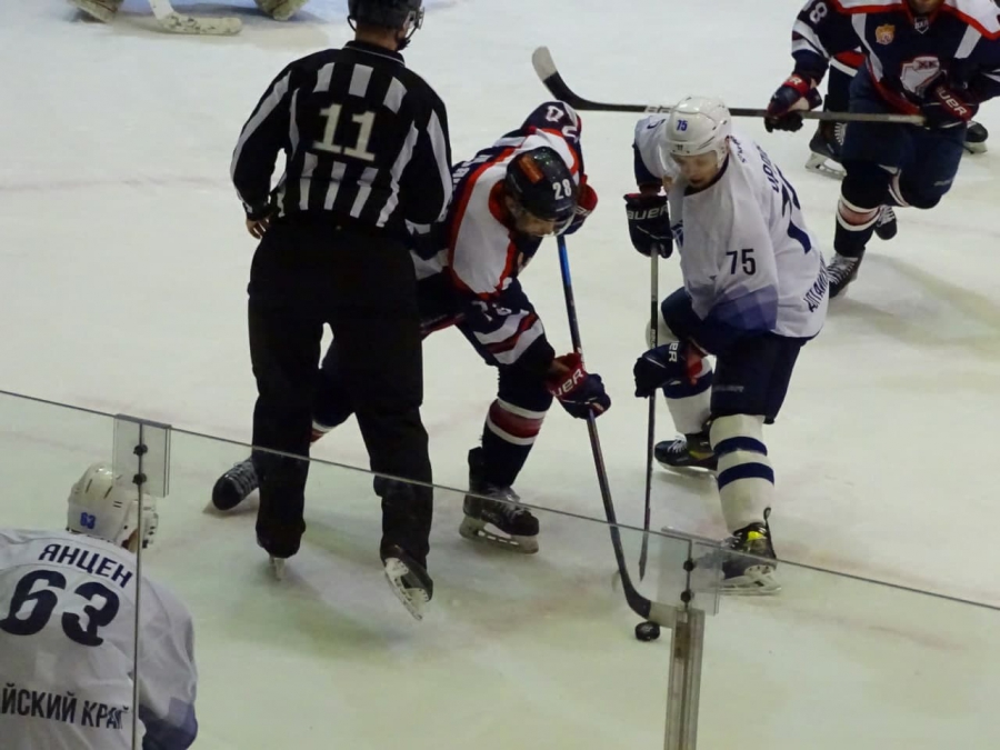 «Кристалл» начал год с двух побед над лидером Первенства ВХЛ