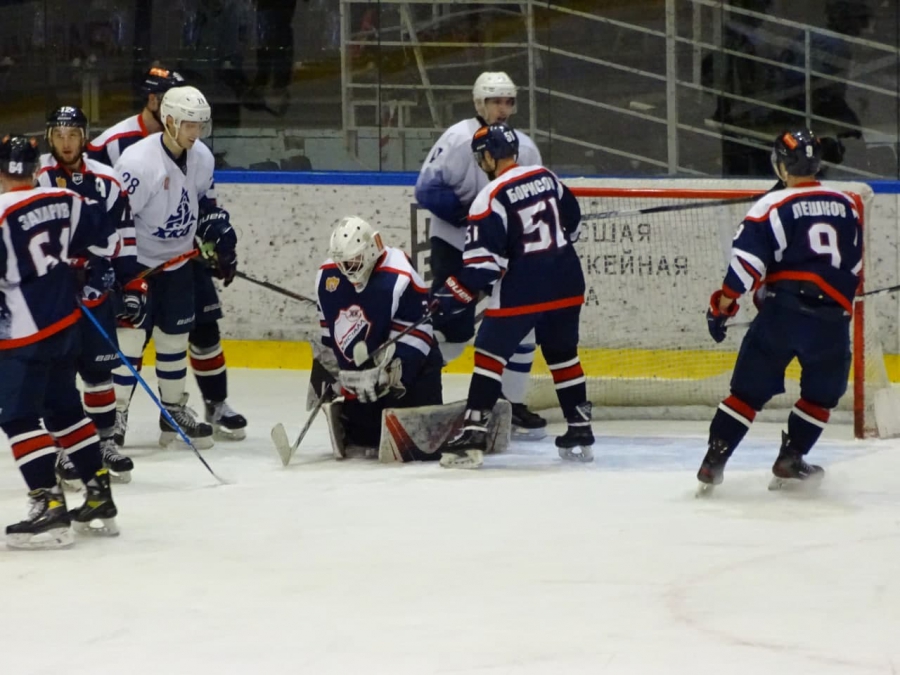 «Кристалл» начал год с двух побед над лидером Первенства ВХЛ