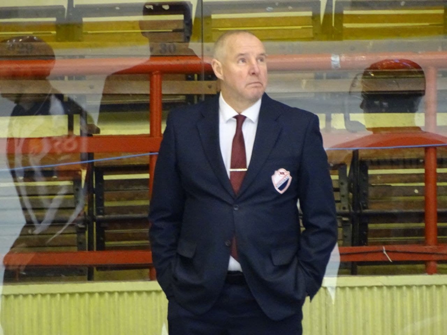 «Кристалл» крупно проиграл лидеру Лиги