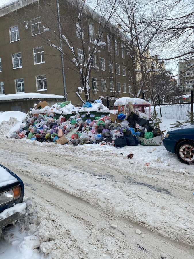 Саратовцы возмущены завалами мусора возле домов