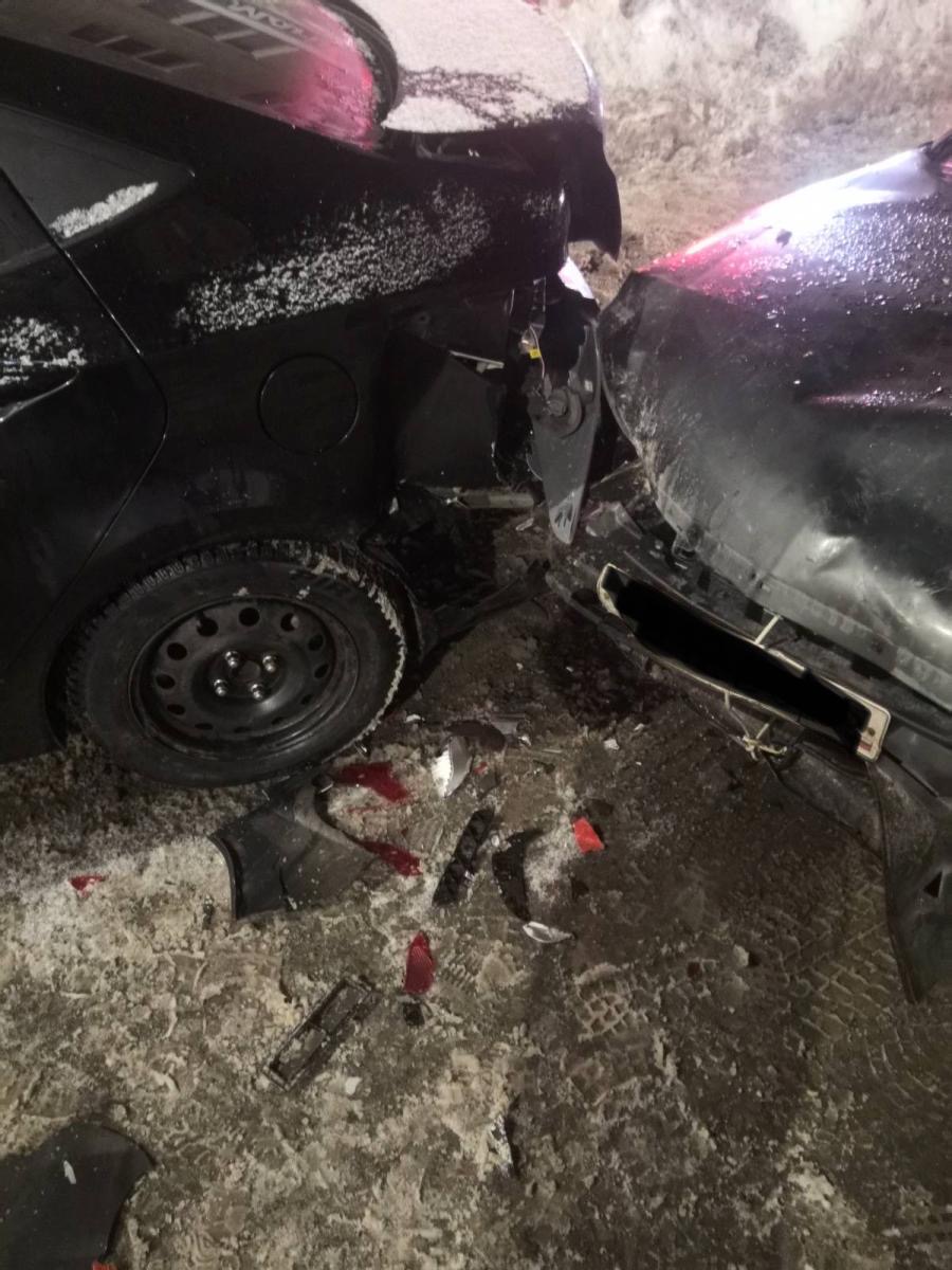 На Вавилова автомобилистка устроила массовое ДТП с припаркованными машинами