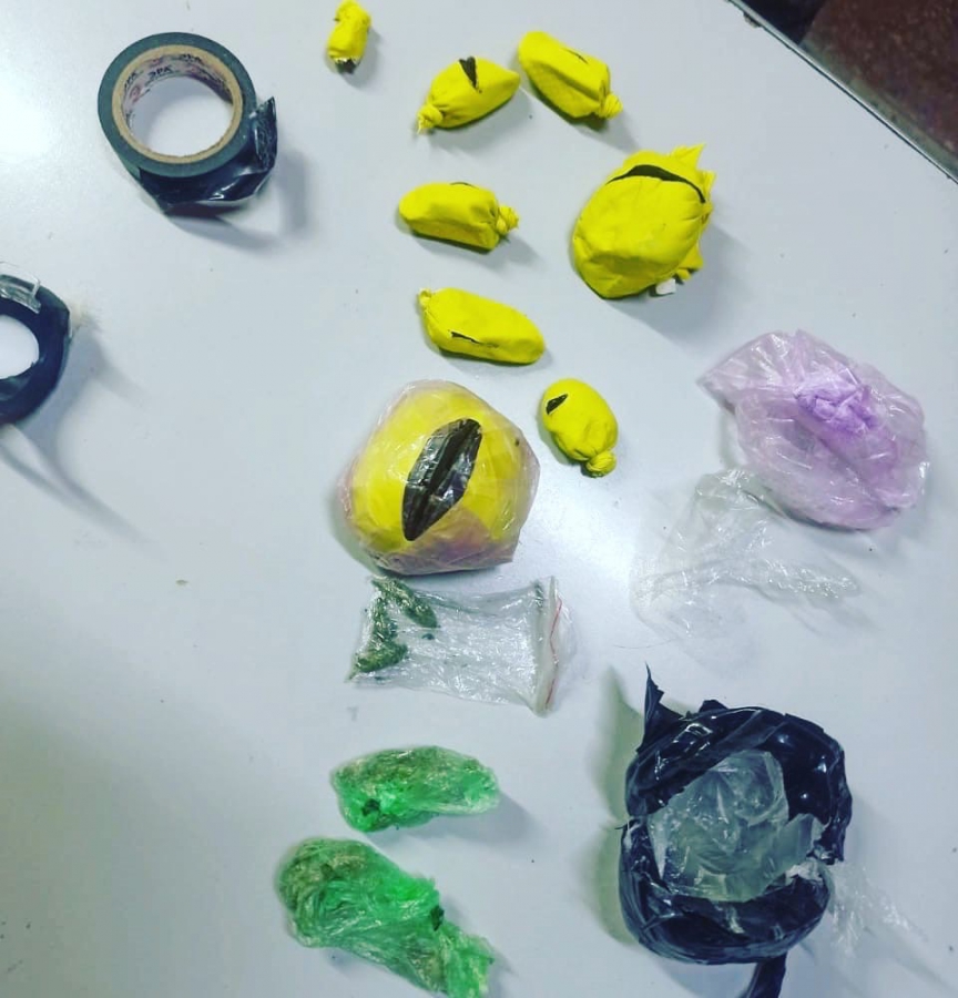 В Пугачеве уголовника задержали при попытке перебросить 11 свертков в ИК-17