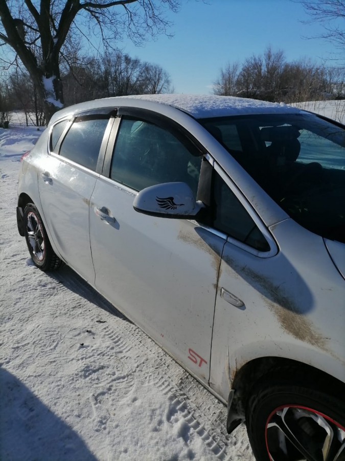 Приставы отобрали у мужчины иномарку из-за долга в полмиллиона