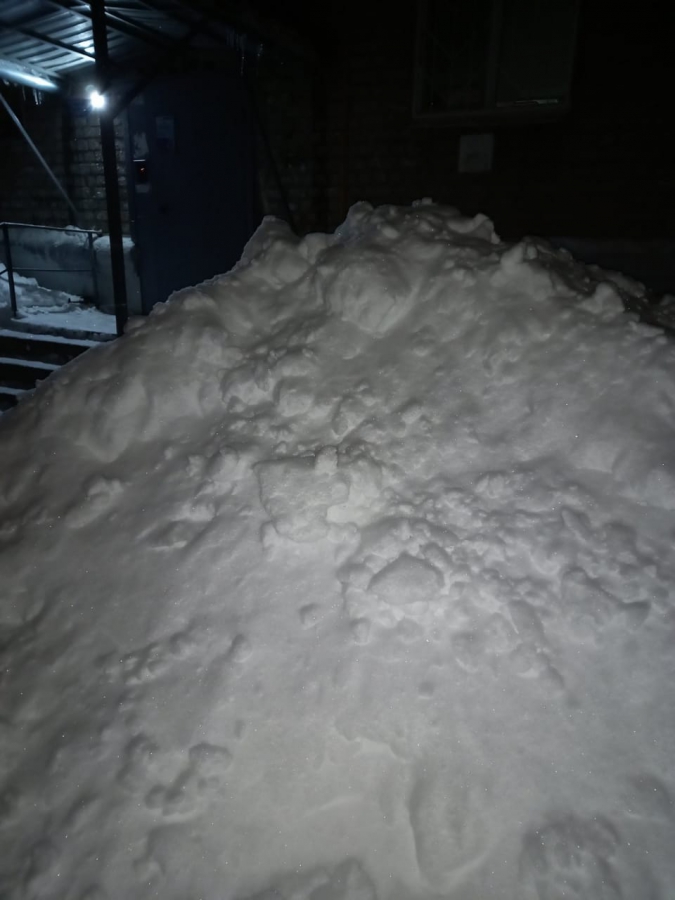 В «КВС» призвали управляющие организации и администрации районов чистить канализационные колодцы от снега