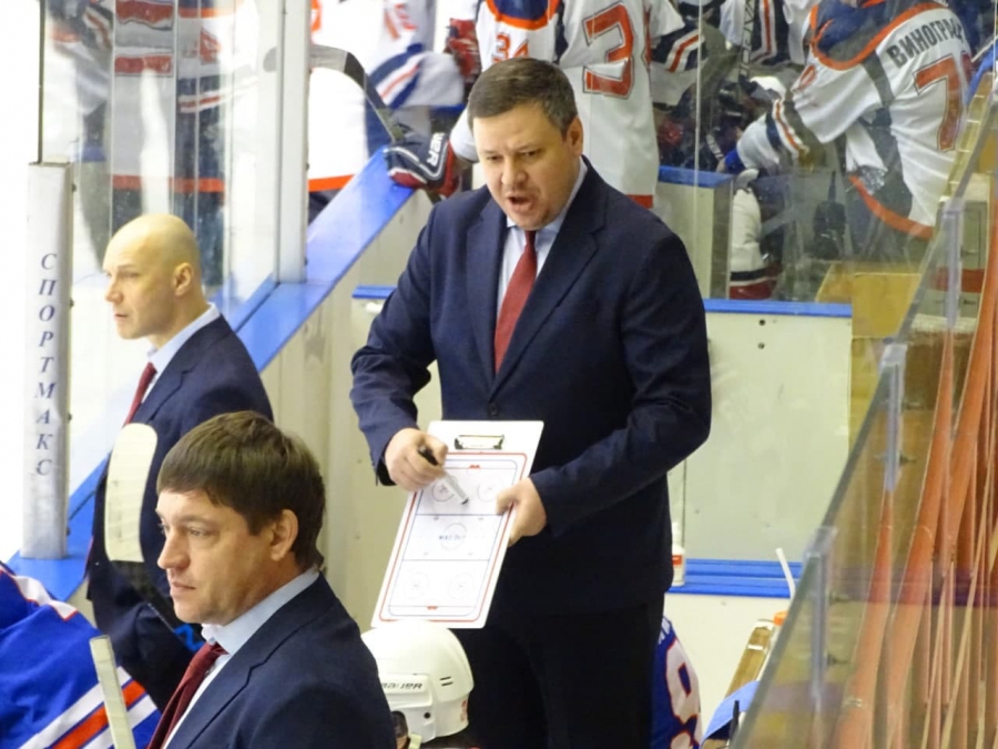 Саратовские хоккеисты выиграли «выездной» форс-мажорный матч у одного из лидеров