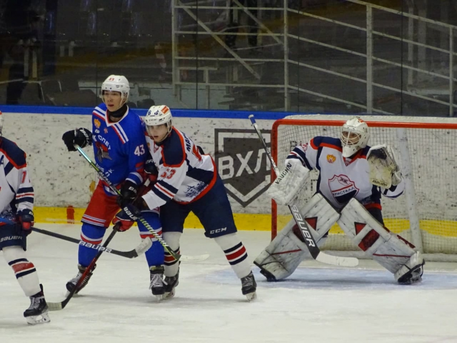 Саратовские хоккеисты выиграли «выездной» форс-мажорный матч у одного из лидеров