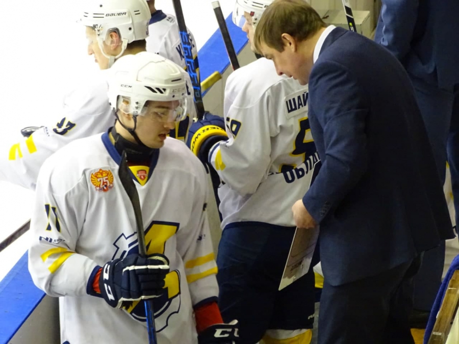 Хоккеисты проиграли дерби с двузначной разницей