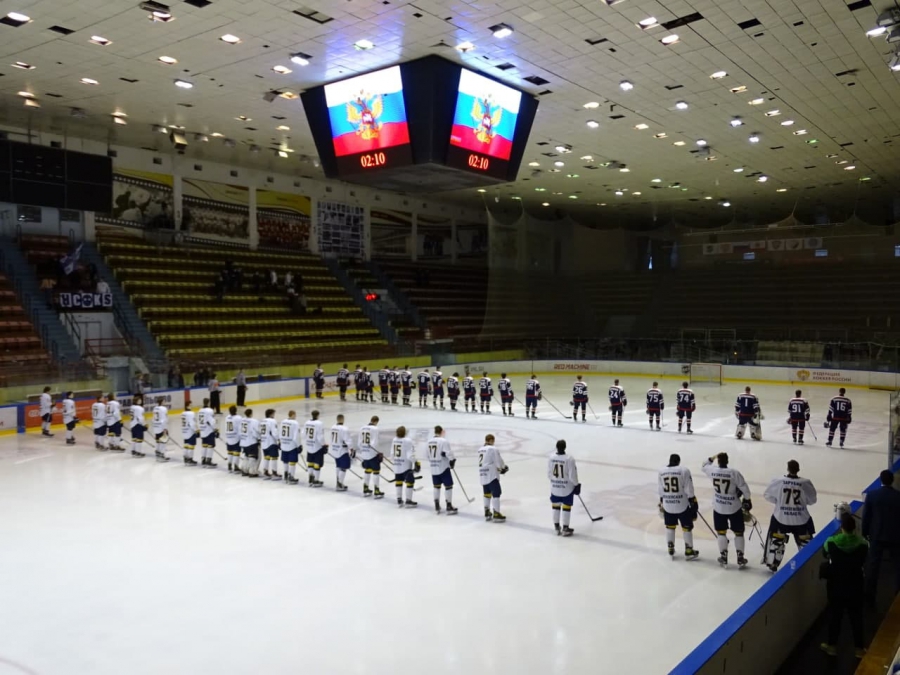 Хоккеисты проиграли дерби с двузначной разницей