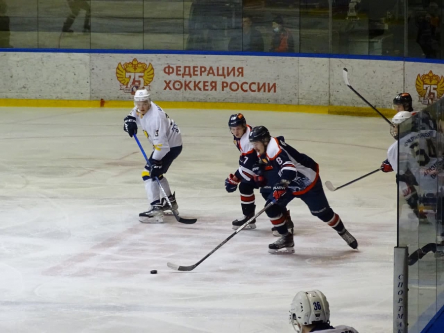 Саратовские хоккеисты взяли волевой реванш за «-10» в дерби