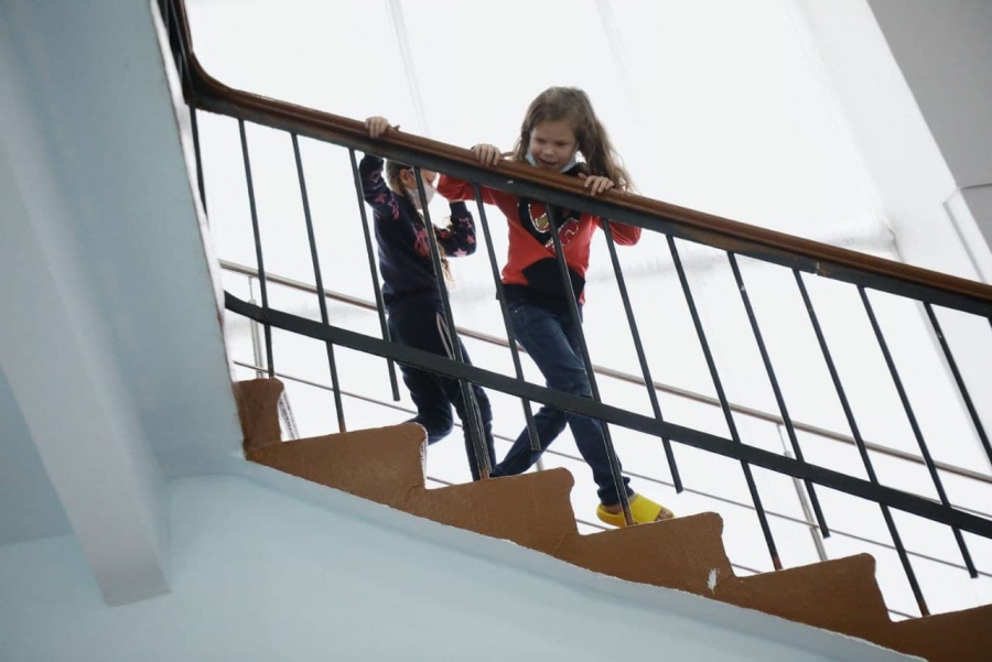 Бусаргин: Размещенных в Энгельсском районе школьников с Донбасса начнут учить с 28 февраля