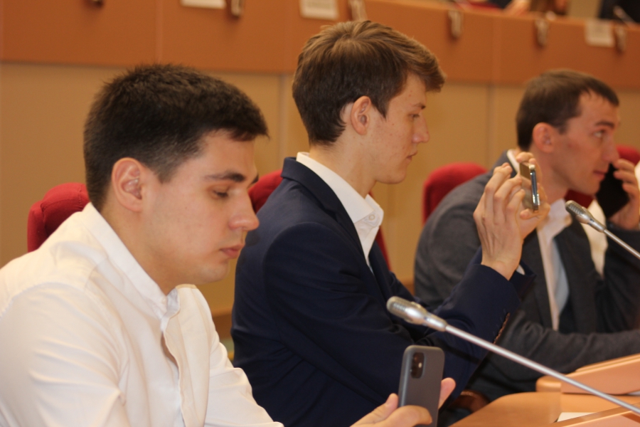 Руководство саратовской облдумы - молодым парламентариям: «Главное - не потерять голову»