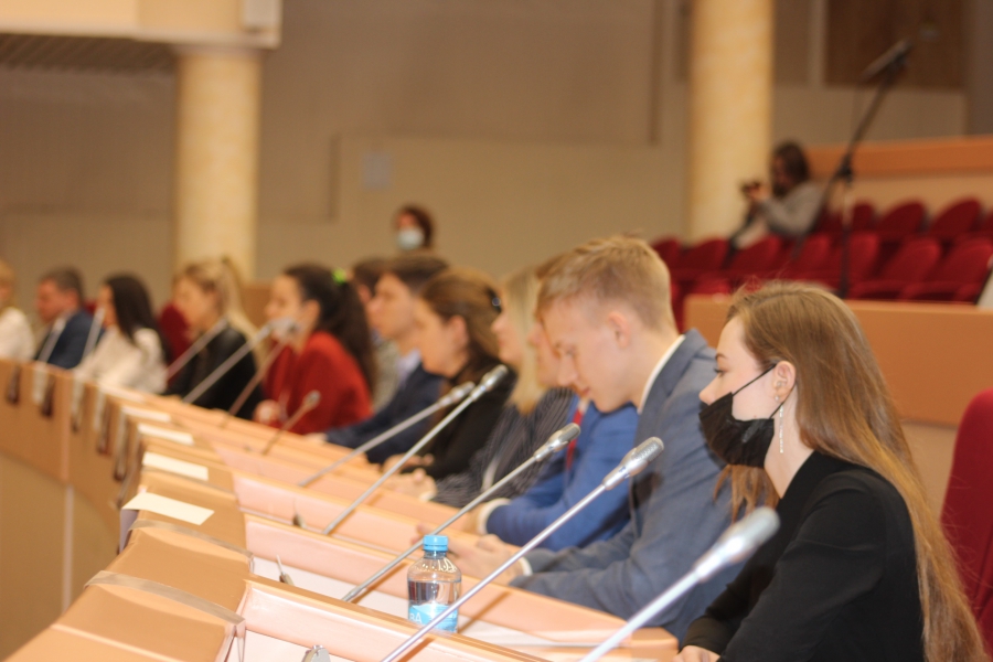 Руководство саратовской облдумы - молодым парламентариям: «Главное - не потерять голову»