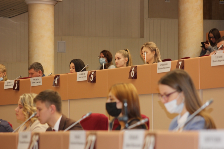 Руководство саратовской облдумы - молодым парламентариям: «Главное - не потерять голову»