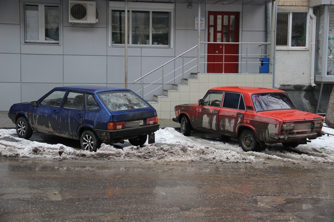Саратовцы переживают последствия весеннего снегопада