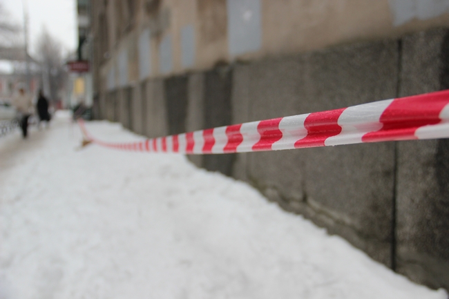 Саратовцы переживают последствия весеннего снегопада