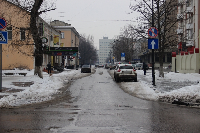 Саратовцы переживают последствия весеннего снегопада