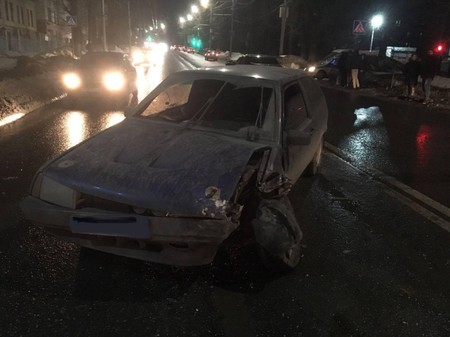 На Большой Садовой водитель «ВАЗа» пострадал в массовом ДТП