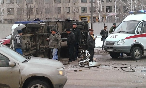 «ГАЗель» перевернулась после столкновения с «Нивой». Двое ранены