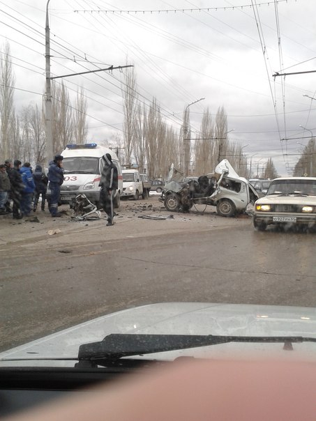 «ГАЗель» перевернулась после столкновения с «Нивой». Двое ранены