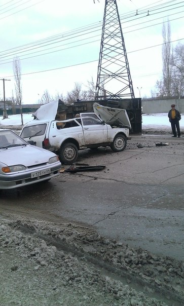 «ГАЗель» перевернулась после столкновения с «Нивой». Двое ранены