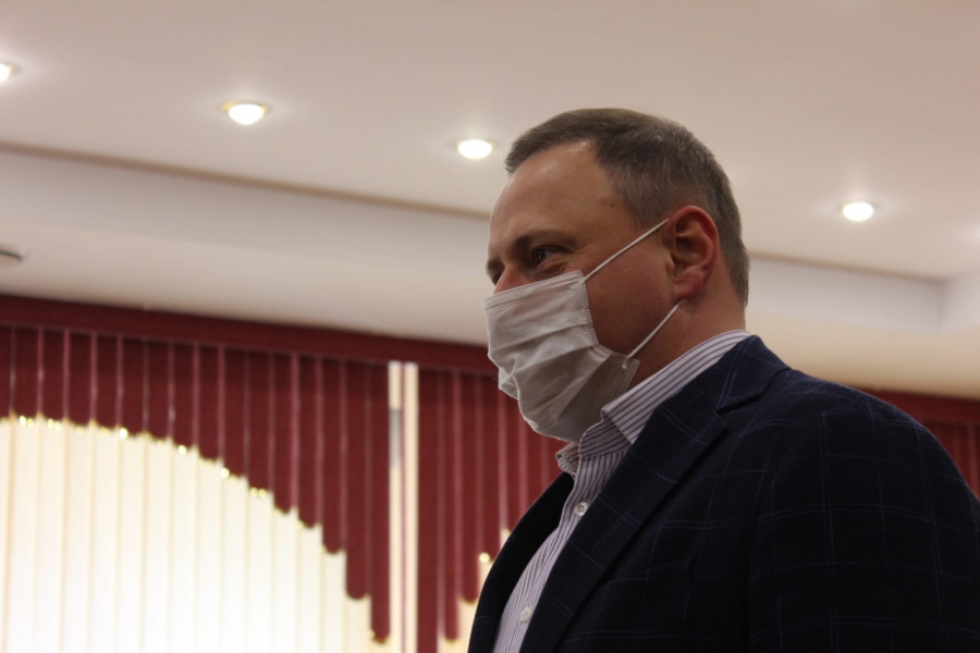 Саратовских депутатов возмутило удорожание стройматериалов для ремонта дорог