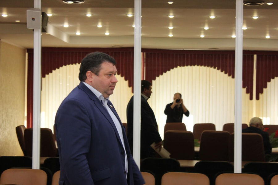 Саратовских депутатов возмутило удорожание стройматериалов для ремонта дорог