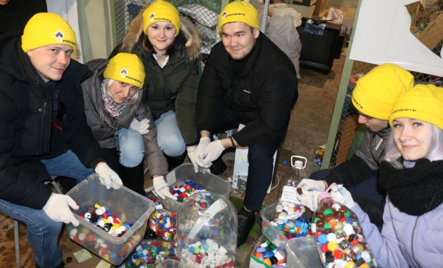 Работники Саратовского НПЗ приняли участие в экологической акции «Водорослям крышка!»