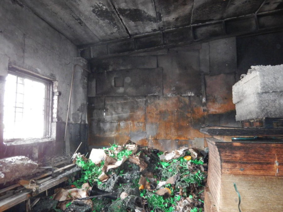 В Ленинском районе сгорел склад с кровельными стойматериалами