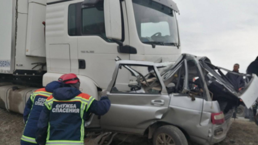 Под Энгельсом два человека из «ВАЗа» погибли в лобовом ДТП с фурой