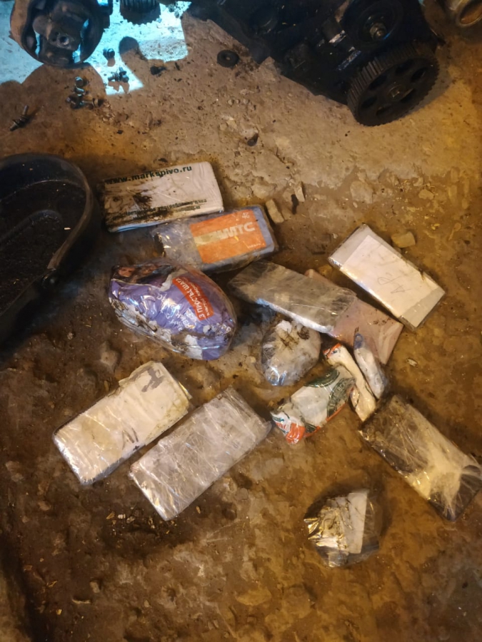 В энгельсскую колонию в двигателе пытались передать наркотики и телефоны