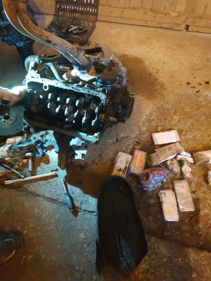 В энгельсскую колонию в двигателе пытались передать наркотики и телефоны